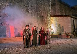 Streghe e dibattiti alla Rocca Janula. Un grande evento in uno scenario suggestivo