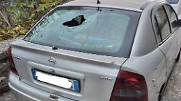Litigano per futili motivi legati alla viabilità: automobilista picchiato