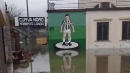 Maltempo, allagato lo stadio Tomei. Disagi sul campo da gioco
