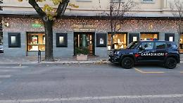 Rapina la gioielleria Cataldi. Pistola e tatuaggi lo incastrano