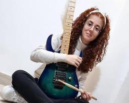 La chitarrista Lucia Pupparo pronta a incantare al Tour Music Fest