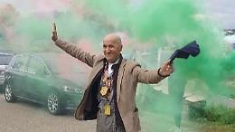 Si ritrovano tutti insieme dopo trentacinque anni: raduno di poliziotti