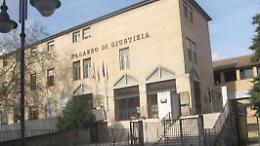 A processo per estorsione e lesioni a due trans. La decisione del giudice