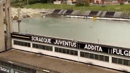 Piove e lo stadio diventa una piscina. Infiltrazioni e muffa anche negli spogliatoi