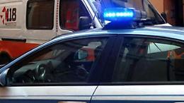 Semina il panico e si denuda in pieno centro: fermato un giovane