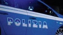 Accoltellato un poliziotto per strada. Indagini in corso