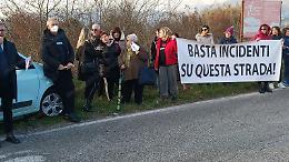 Flash-mob al bivio Winchester. Il sindaco annuncia la realizzazione di una rotatoria