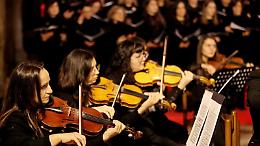 Casamari, cori e voci che toccano l'anima al concerto di fine anno