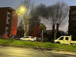 Ancora roghi tossici nelle periferie. Nessuna tregua in città