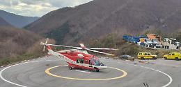 Cade durante un'escursione in solitaria in montagna. Donna soccorsa in elicottero