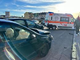 Incidente tra due auto. Un giovane trasferito in ospedale