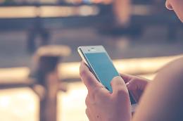 Chat con la escort. Lui annulla l'incontro e lei lo ricatta