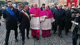 Inizia la cerimonia di insediamento del nuovo vescovo Ambrogio Spreafico