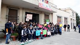 La scuola De Mattias chiude. Il Polo Civico interroga il sindaco Mastrangeli