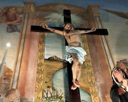 I cittadini restaurano gli affreschi della chiesa monumentale