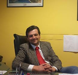Otto furti nella periferia del paese, interviene il sindaco