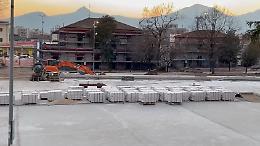 La nuova piazza dello Scalo prende forma. Iniziata la pavimentazione