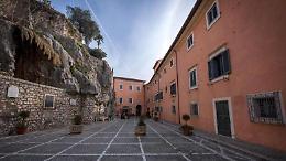 In piazza Municipio non si parcheggerà più. La decisione