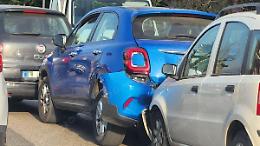 Tamponamento tra tre auto. Soccorsi sul posto