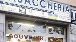Ancora una tabaccheria svaligiata dai ladri. Malviventi in fuga
