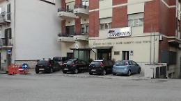 Rubano un'auto e tentano una rapina. Il folle inseguimento e la fuga