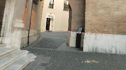 Calcinacci sotto la sede comunale. Vietato l'ingresso nell'area
