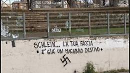 Scritta offensiva e svastica contro Elly Schlein. Solidarietà dal mondo politico