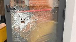 Danneggiano un locale per rubare poco più di 200 euro