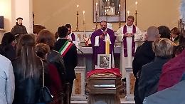 Bandiere a mezz'asta e centro chiuso. In tantissimi per l'addio a Giovanni Fidaleo