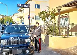 Auto sospetta nel centro storico. Ladri messi in fuga dai residenti