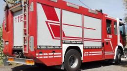 Perdita di gas da un'autocisterna. Chiuso il tratto stradale