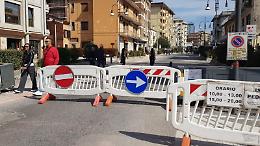 Una domenica ricca di eventi. Auto rimosse e otto multe