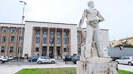 Certificato falso per ottenere il porto d'armi. Rischia il processo