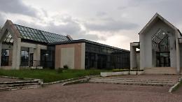 Una panchina rossa al Conservatorio "Licino Refice"