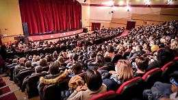 Teatro Manzoni, ben 15 spettacoli, 50 attori in scena. Una stagione col “botto”