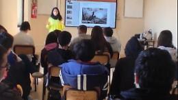 Gli studenti dell'istituto tecnico economico a lezione di... ambiente