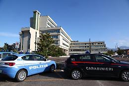 Uccide la moglie e la suocera a coltellate: arrestato