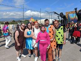 Maschere e carri allegorici, la città in festa per il Carnevale