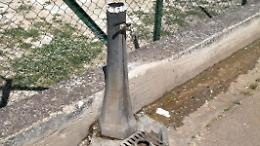 Distrutta la fontana vicino al parco giochi. Incastrato dalle telecamere
