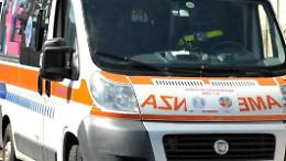 Bus turistico esce di strada e precipita. Muore un giovane autista