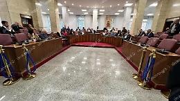 I congressi diversi di FdI e Pd. Comune, vietato nascondersi