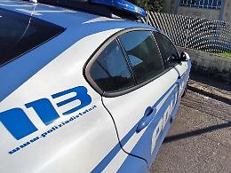 Minaccia due giovani con una siringa piena di sangue. In carcere