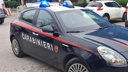 Cadavere nudo trovato in strada. Si cerca di risalire all'identità