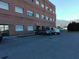 Cadavere senza identità, ieri l'autopsia sul corpo dell'uomo trovato in strada