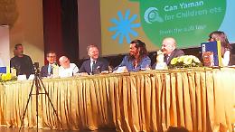 Giovani e buona alimentazione. Il tour di Can Yaman fa centro