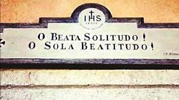 Furto nel chiostro grande di Trisulti. Rubata un'antica targa certosina