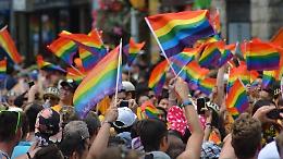 La Regione revoca il patrocinio al Roma Pride, le reazioni. Battisti: «Noi invece ci saremo»