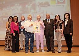 Commercio, un premio  alla storia. Consegnate le onorificenze