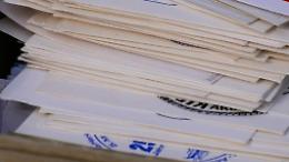 Prima l'invio di una multa, poi della tessera sanitaria. È morta ma non per lo Stato