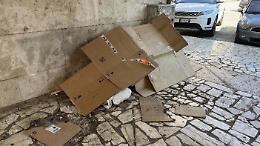 Portici come bagni pubblici, scatta l'intervento dei Servizi Sociali